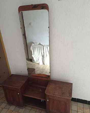 Darujem za odvoz zrkadlo so šuplíkmi (toaletný stolík) Trencsén