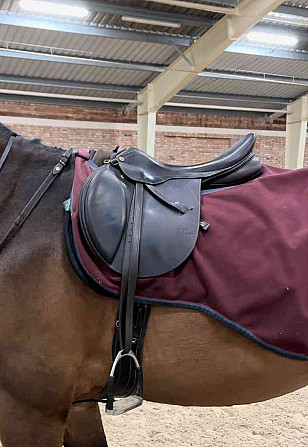 I am selling a top Pessoa jumping saddle with a changeable chamber.  - photo 2