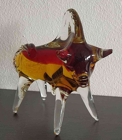 I am selling a bull statuette, Murano style, glass Bratislava - photo 1