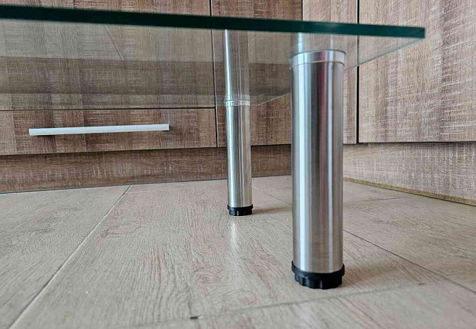 I am selling a glass TV table with a stand under the TV Nove Zamky - photo 3
