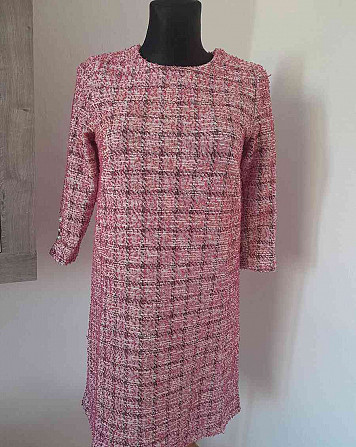 Розовое твидовое платье размера М от MOHITO Партизанске - изображение 6