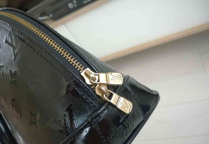 Женская сумочка черного цвета. Кошице - изображение 9