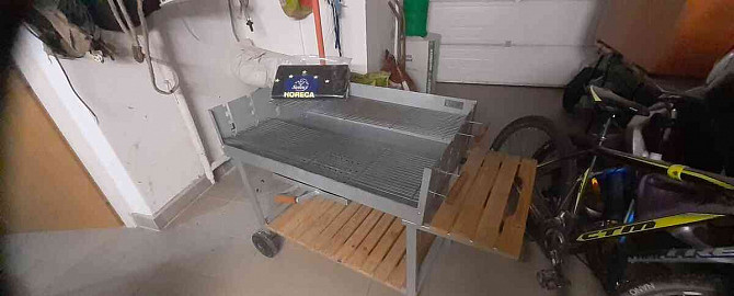 I am selling a charcoal grill. Zilina - photo 5