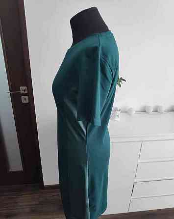 Smaragdové šaty s eko-kožou po bokoch ML Alsókubin