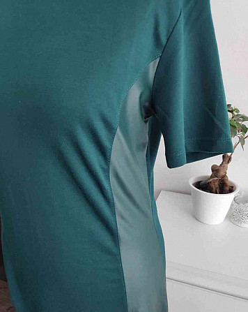 Smaragdgrünes Kleid mit Öko-Leder an den Seiten ML Unterkubin - Foto 2