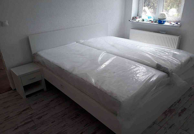 Продам кровати сплошные белые - НОВЫЕ 160х200см, 80х200см НОВЫЕ. Бановце-над-Бебравоу - изображение 1
