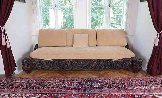 Dlouhá čínská sofa - bohatě vyřezávaný Prága