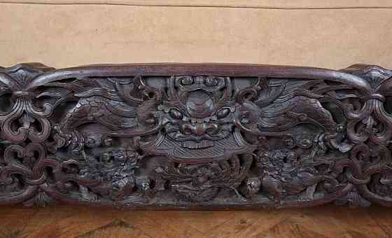 Dlouhá čínská sofa - bohatě vyřezávaný Prága