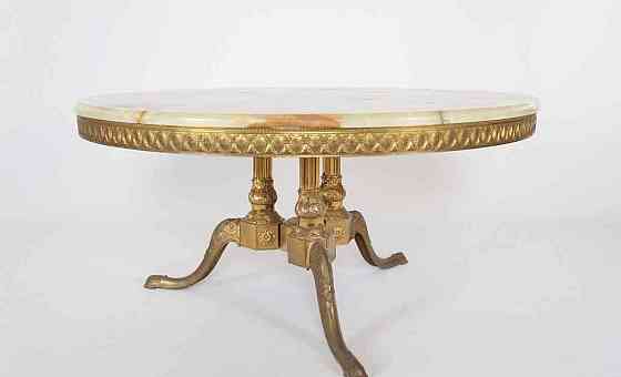 Kruhový konferenční stolek s onyxem Prága