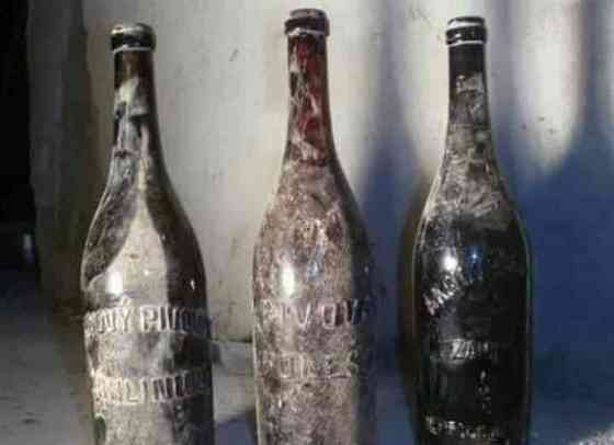 Dopyt staré fľaše s nápismi. Bánovce nad Bebravou
