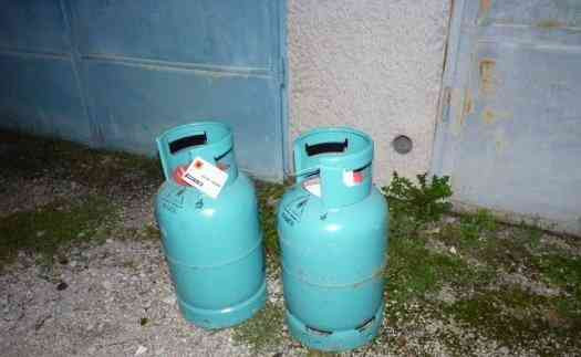 I will sell GAS BOTTLE, 10 Kg, FULL - each - 45 euros Prievidza - photo 1