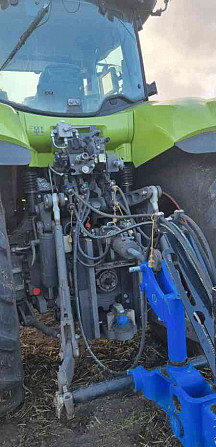 CLAAS Axion 870 tractor Louny - photo 6