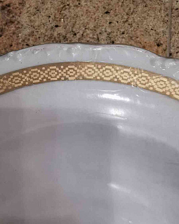 sada talířů bílo zlatá barva Karlovarský porcelán Kysucké Nové Mesto - foto 2