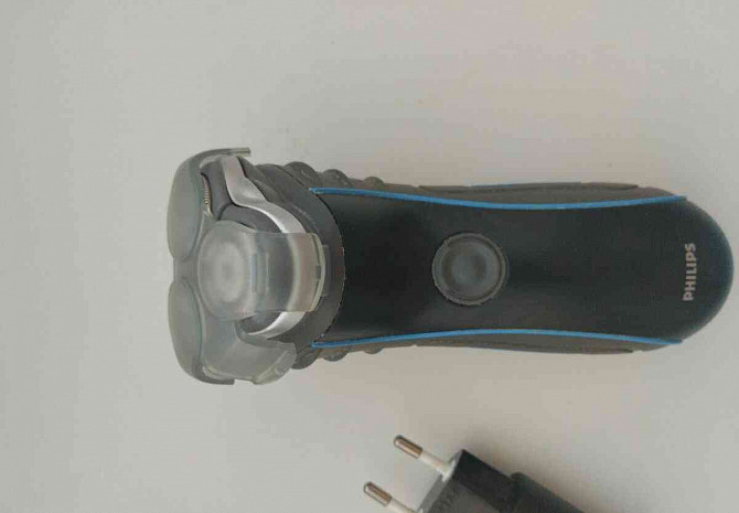 I am selling an electric shaver Sellye - photo 2