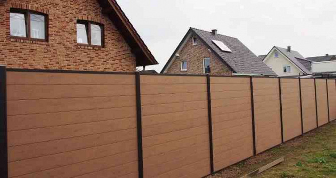 wartungsfreier Zaun aus Holz-Kunststoff-Verbund  - Foto 3