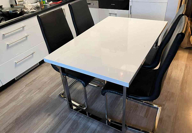 Kitchen table + 4 chairs Trnava - photo 2