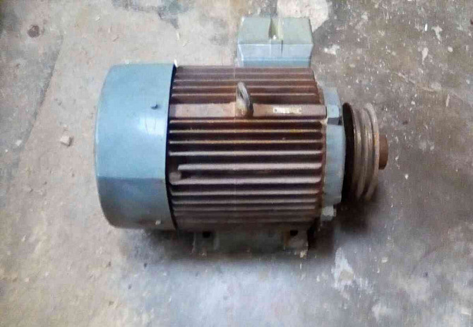 Motor for saw mill planer  - photo 1