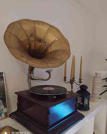 Historický gramofón so šelakovymi platňami Neutra