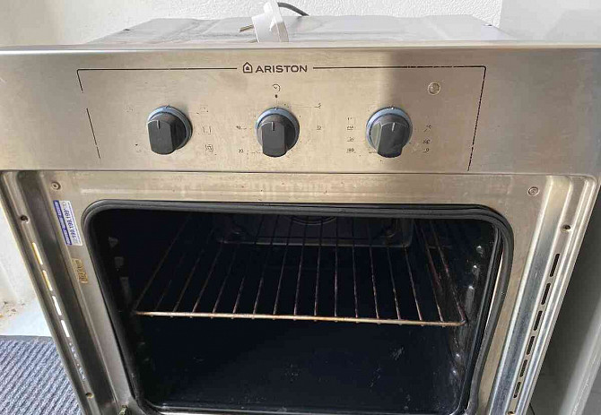 Встраиваемая духовка ARISTON из нержавеющей стали с горячим обдувом. Комарно - изображение 6
