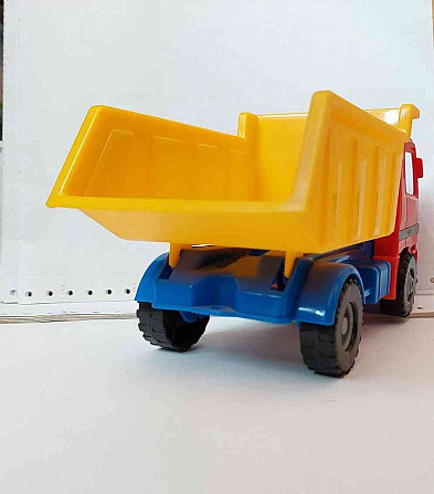 Пластиковый автомобиль Мерседес-Бенц Гуменне - изображение 3