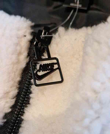 Двусторонняя куртка Nike из шерпы Лученец - изображение 3