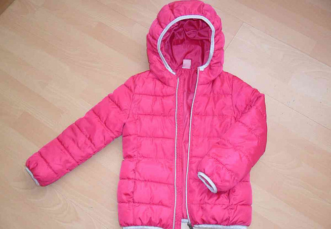 Детская переходная куртка с розовым капюшоном 116. Зволен - изображение 1