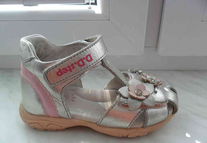 Детские кожаные сандалии со светодиодной подсветкой бренда D.Dstep v 26 Зволен - изображение 4