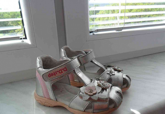 Dětské kožené sandálky s led světlem značky D.Dstep ve 26 Zvolen - foto 3