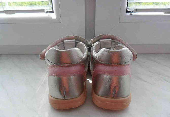 Детские кожаные сандалии со светодиодной подсветкой бренда D.Dstep v 26 Зволен - изображение 5