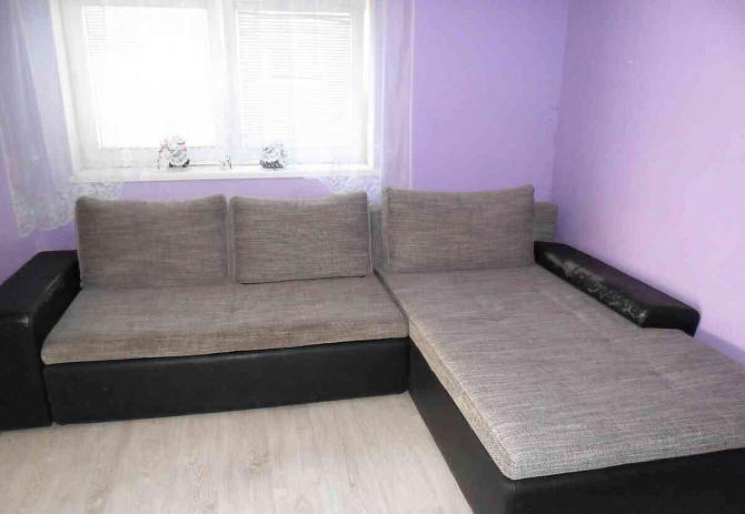 Серо-коричневый диван с Г-образным местом для хранения вещей Veľký Krtíš - изображение 2