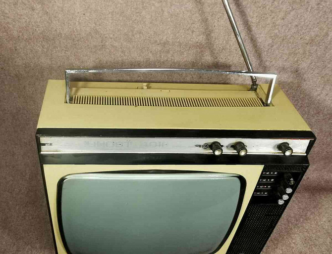 Ретро-телевизор Юность 401Б Поважска-Бистрица - изображение 2