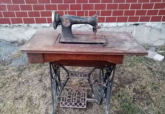Продаю старые швейные машины. Зволен - изображение 2