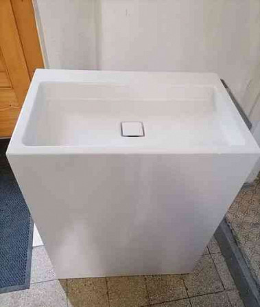 Waschbecken in einem komplett emaillierten Schrank Gallandau - Foto 1