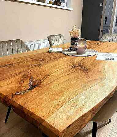 Jedálenský stôl z masívu ,,OAK Wild butterfly&quot; Dinning Table Bries