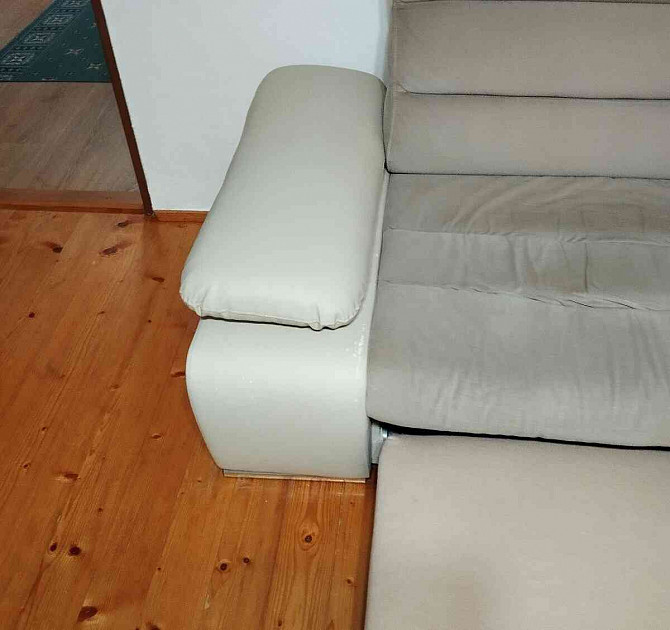 Graues Sofa mit Chaiselongue Gelnica - Foto 5