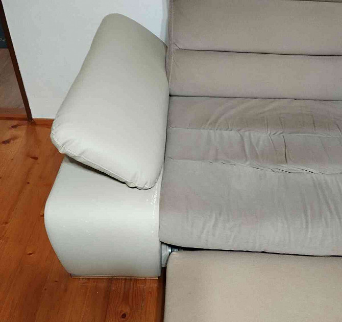 Graues Sofa mit Chaiselongue Gelnica - Foto 4