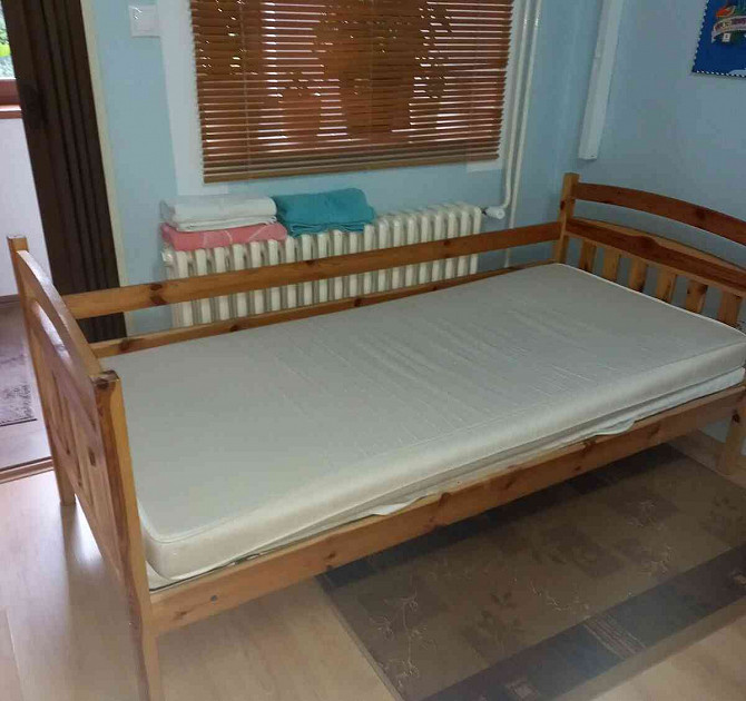 Prodám dřevěnou postel Hlohovec - foto 1