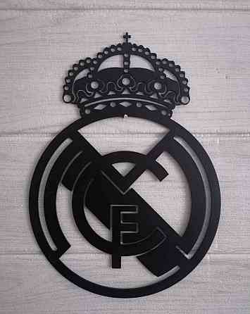 Real Madrid kovové logo Pozsony