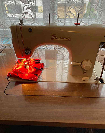 I am donating a Minerva sewing machine Trencin - photo 2