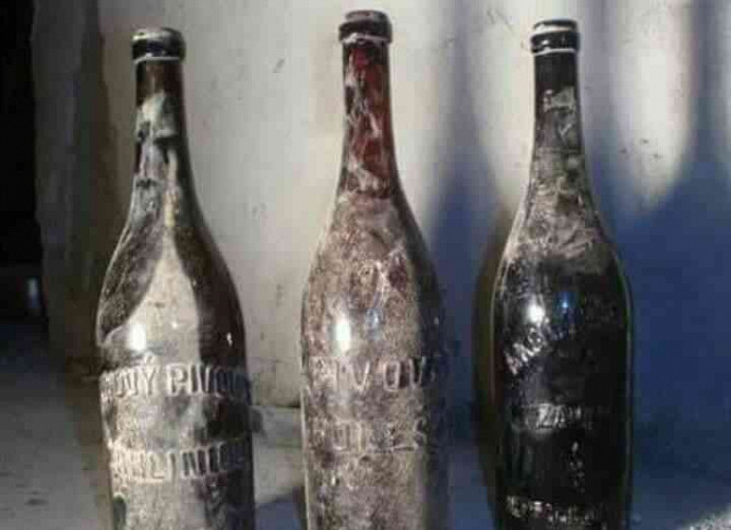 Запросите старую бутылку с надписями на стекле Бановце-над-Бебравоу - изображение 6