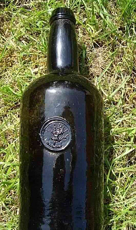 Запросите старую бутылку с надписями на стекле Бановце-над-Бебравоу - изображение 2