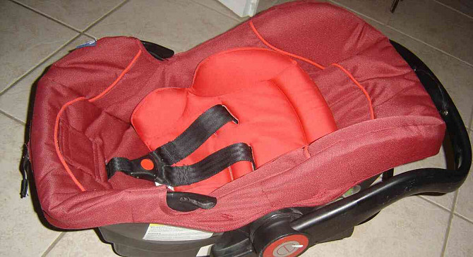 Ich verkaufe ein Babyautositz-Ei Senec - Foto 2