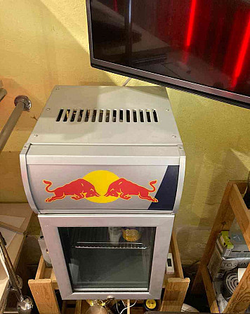 Red Bull chladnička mini Banská Štiavnica - foto 3