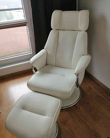 Новое белое массажное кресло с подогревом и подставкой для ног. Банска-Бистрица - изображение 1