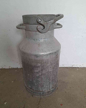 I am selling an aluminum container Galanta - photo 1