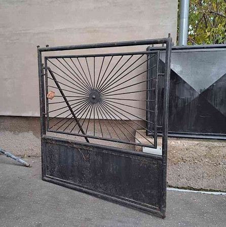65. Metal gate (L+P) and 2 posts = €190 Bratislava - photo 1