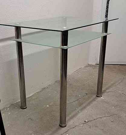 Stôl so sklenenými doskami Tyrnau