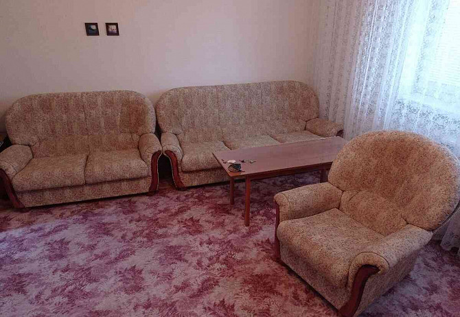 Ich biete zum Verkauf eine Sofagarnitur mit Sesseln an Ilava - Foto 1