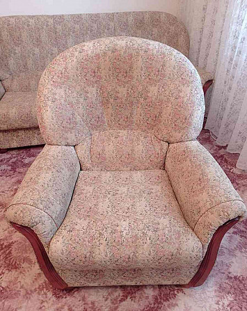 Ich biete zum Verkauf eine Sofagarnitur mit Sesseln an Ilava - Foto 4