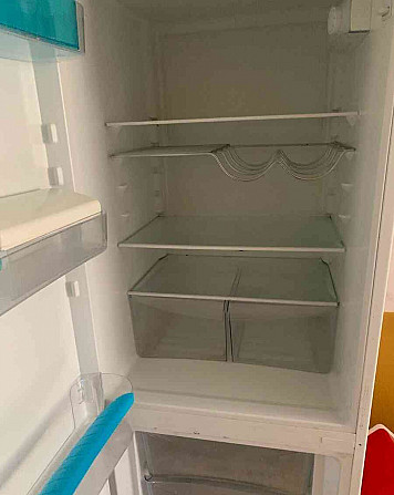 Ich verkaufe einen Kühlschrank mit Gefrierfach Neutra - Foto 2